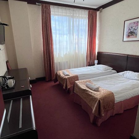 Neptun Hotel Legnica Kültér fotó