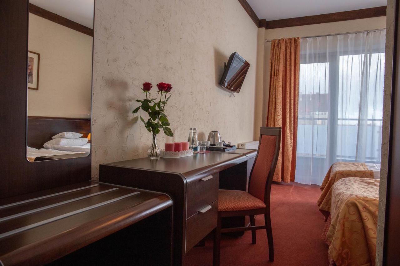 Neptun Hotel Legnica Kültér fotó