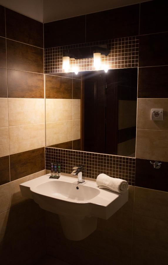 Neptun Hotel Legnica Kültér fotó