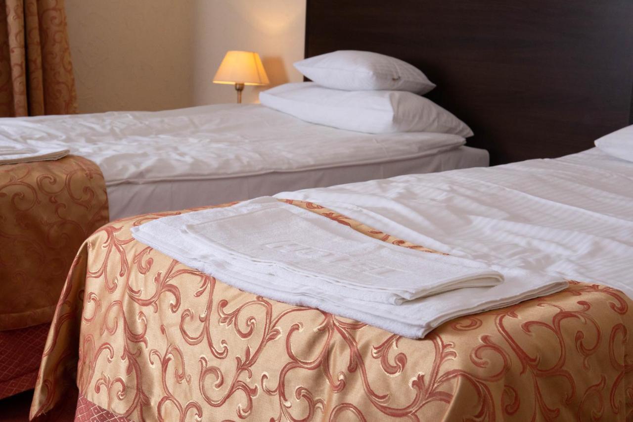 Neptun Hotel Legnica Kültér fotó