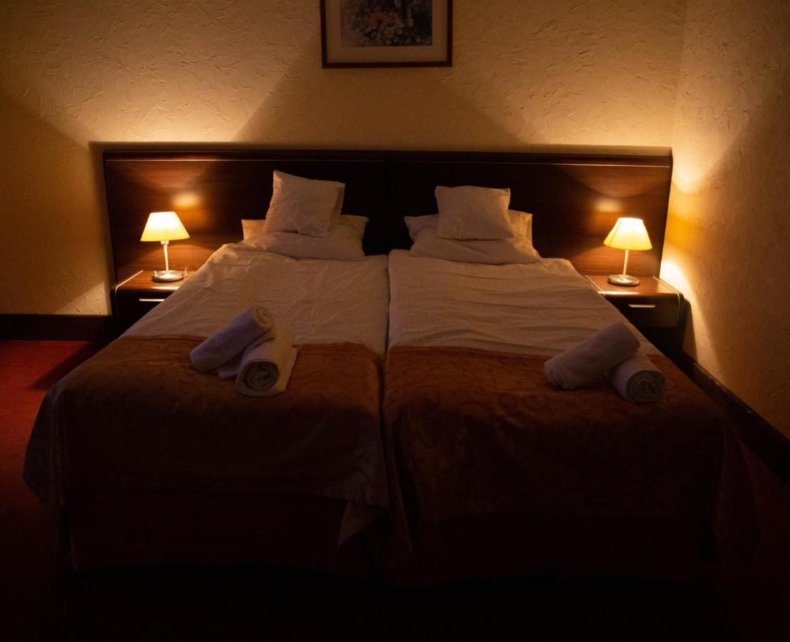 Neptun Hotel Legnica Kültér fotó
