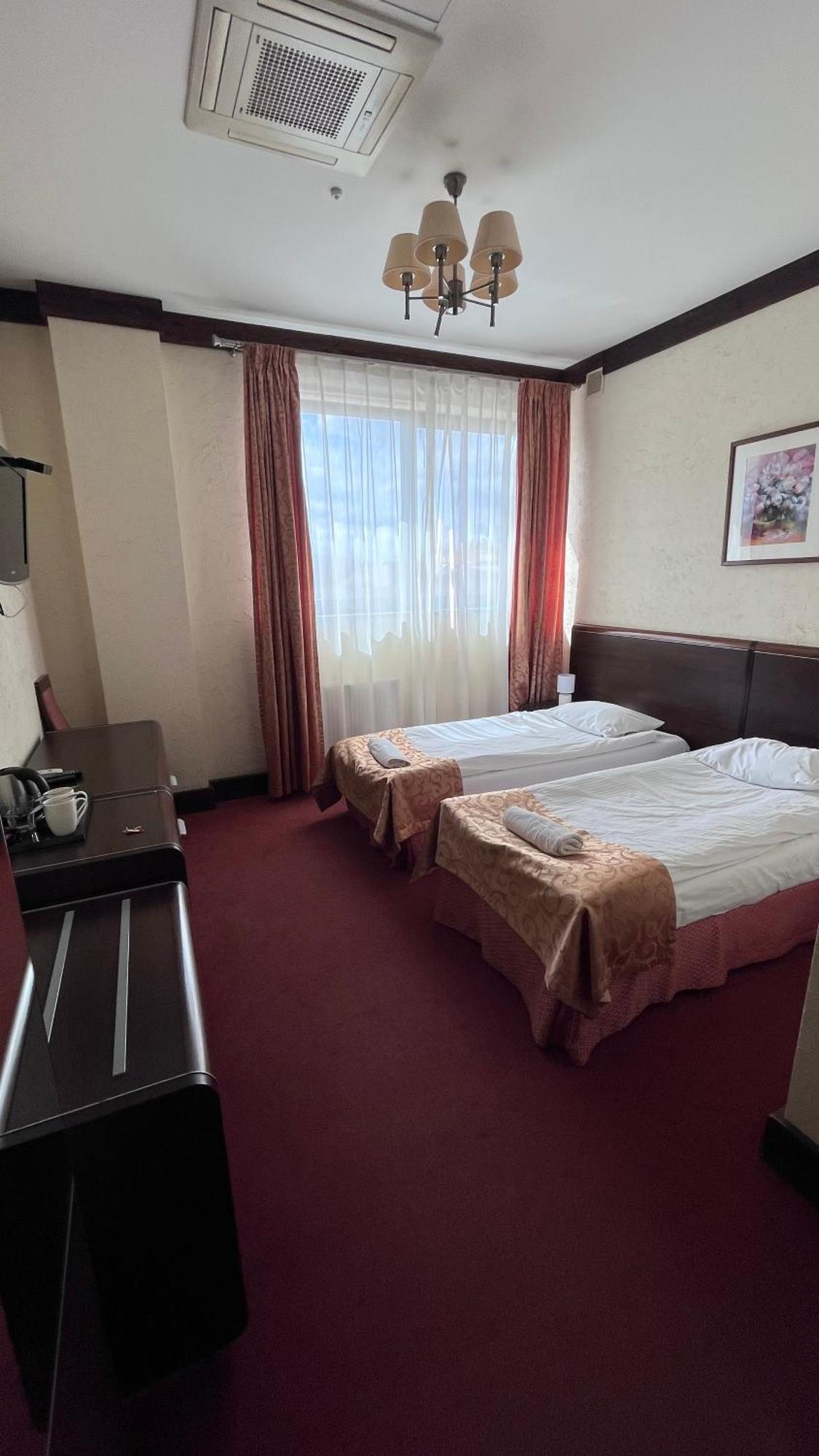 Neptun Hotel Legnica Kültér fotó