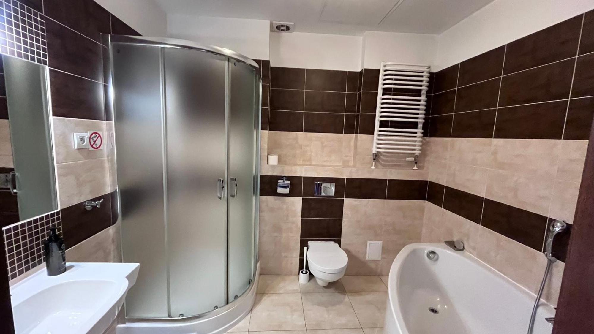 Neptun Hotel Legnica Kültér fotó